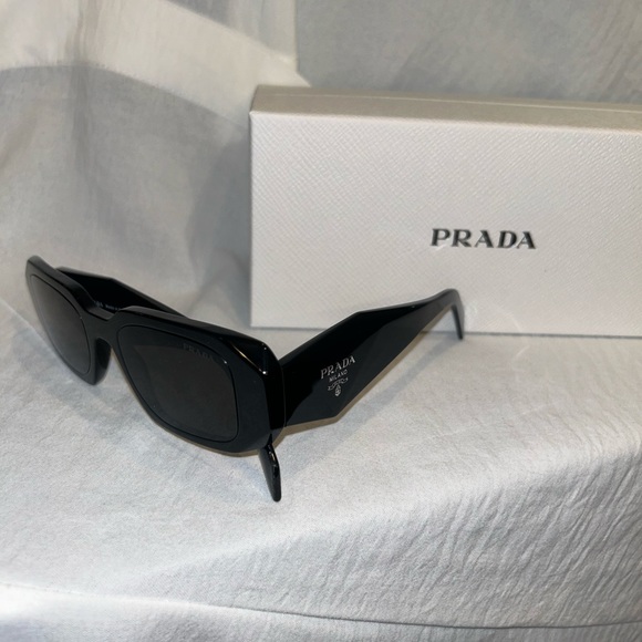 PRADA sunglasses - Picture 2 of 5